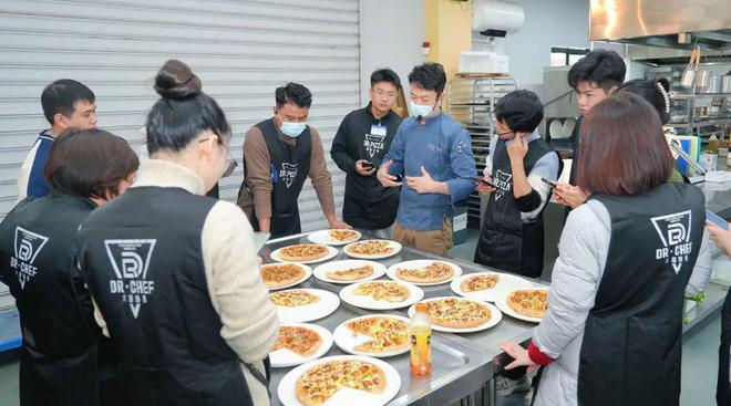 学会哪些技巧 ？步步皆关键招招拓市场！K8凯发天生赢家烤出好吃的披萨饼需要(图13)